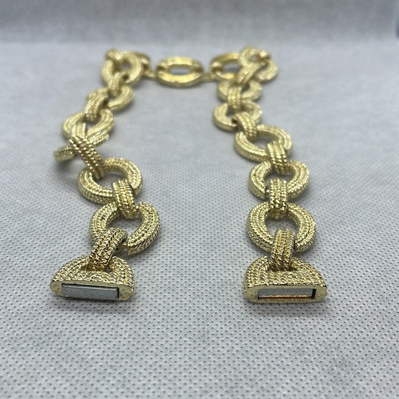 Gold Links Necklace - Picture 5 of 11